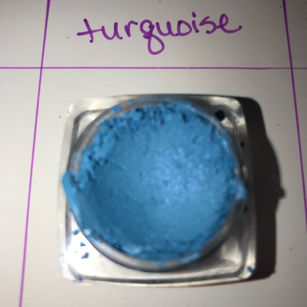 Mineral Eyeshadow in Turquoise.